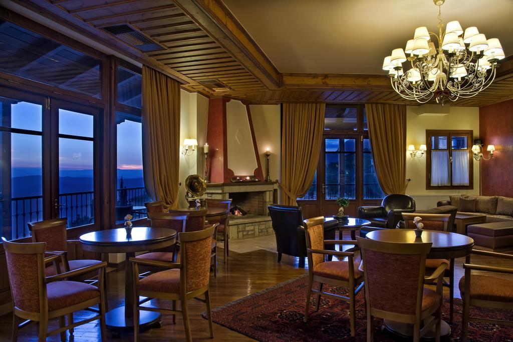 Alpen House Hotel & Suites Arachova Exterior photo