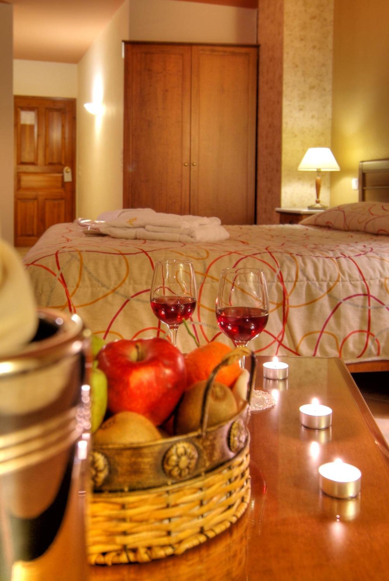 Alpen House Hotel & Suites Arachova Exterior photo